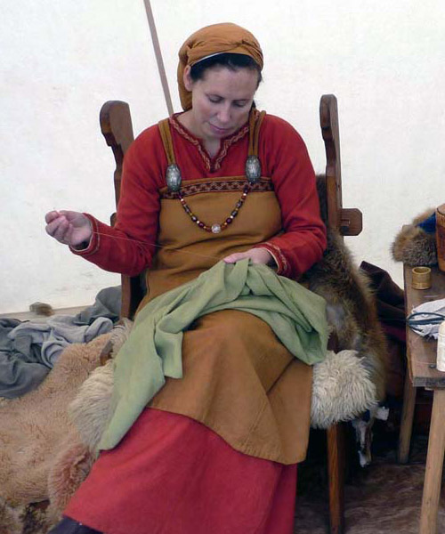 9-10th Century Viking Womens Costume